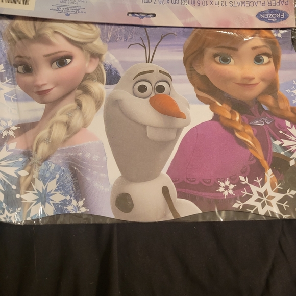 Frozen Elsa Dinnerware Set 3 Pieces, Treat Boxes, Apron, And Placemats. All New - Picture 5 of 6